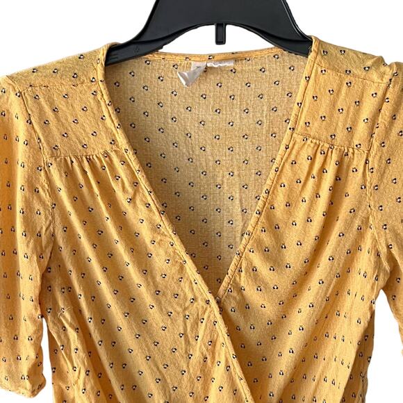 Sky And Sparrow Yellow Floral Crop Top Sz Small Flutter Sleeve - Picture 4 of 12